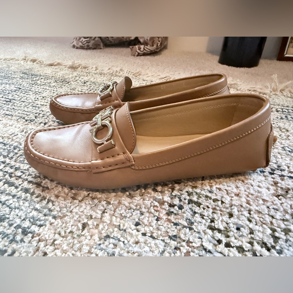 Tan Loafers for Women
Includes all original paperwork and box/dustbag